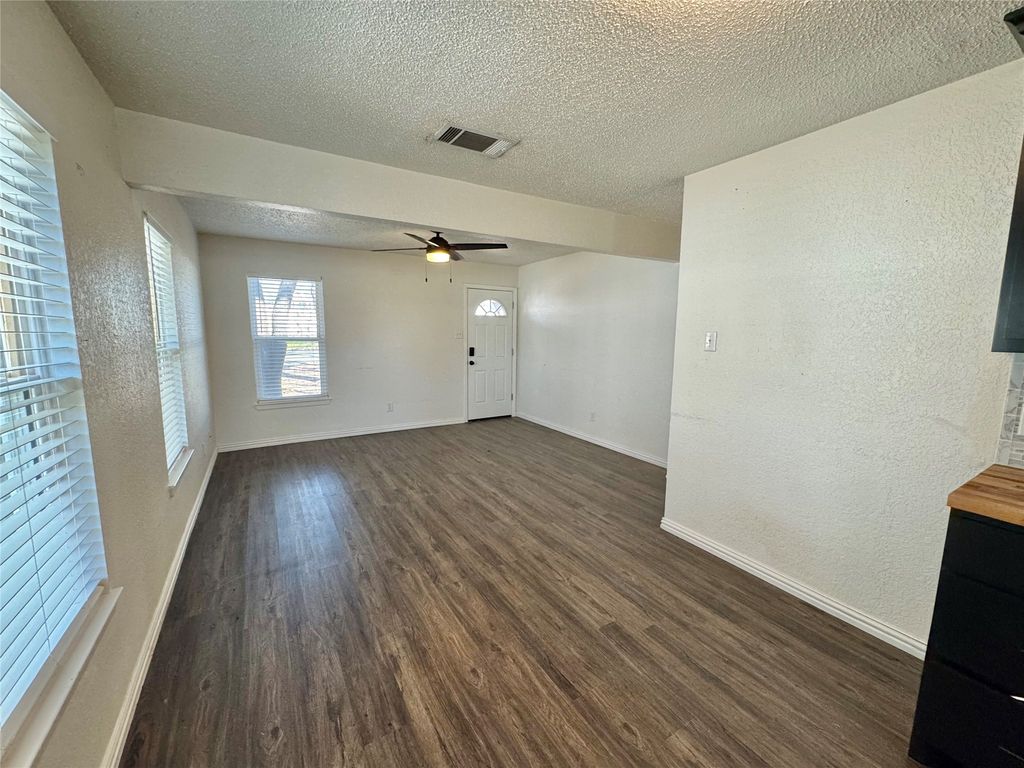 113 W Arnold Street, Granbury, TX 76048 — photo 3