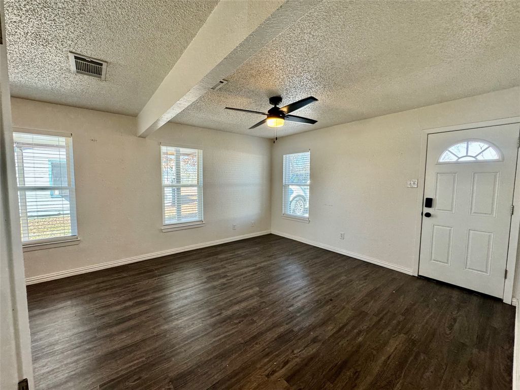 113 W Arnold Street, Granbury, TX 76048 — photo 4