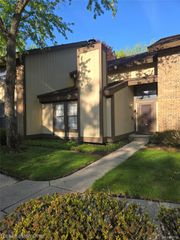 25311 Greenbrooke Drive, Southfield, MI 48033