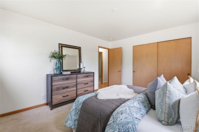 2310 Orleans Lane, Florissant, MO 63031