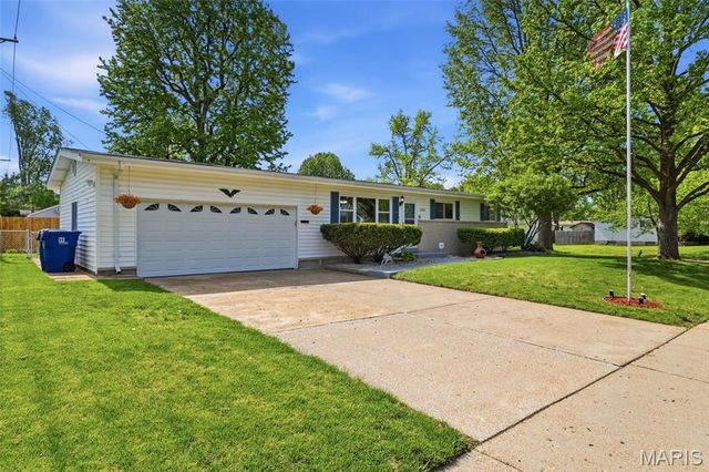 2310 Orleans Lane, Florissant, MO 63031