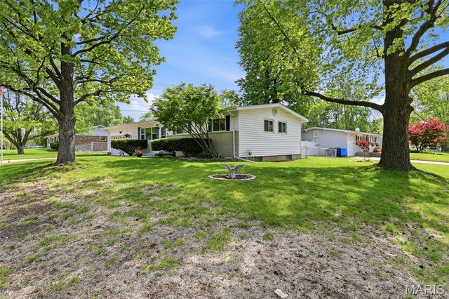 2310 Orleans Lane, Florissant, MO 63031
