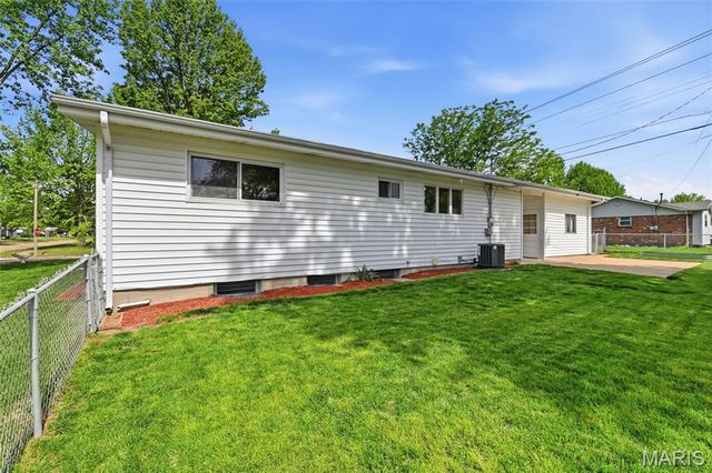 2310 Orleans Lane, Florissant, MO 63031