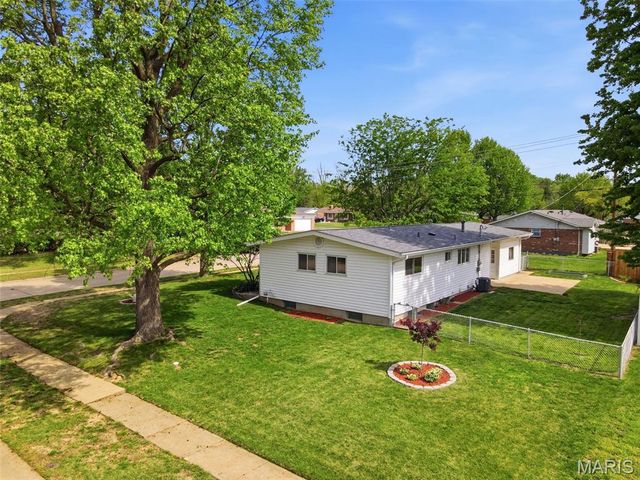 2310 Orleans Lane, Florissant, MO 63031