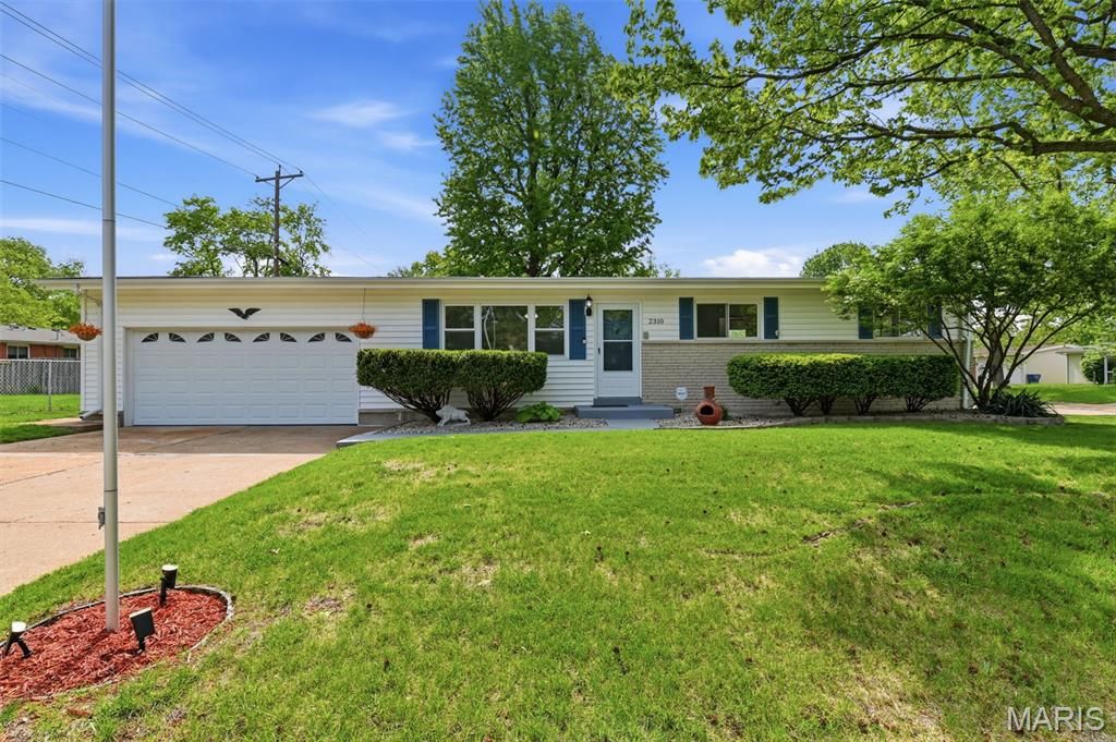 2310 Orleans Lane, Florissant, MO 63031