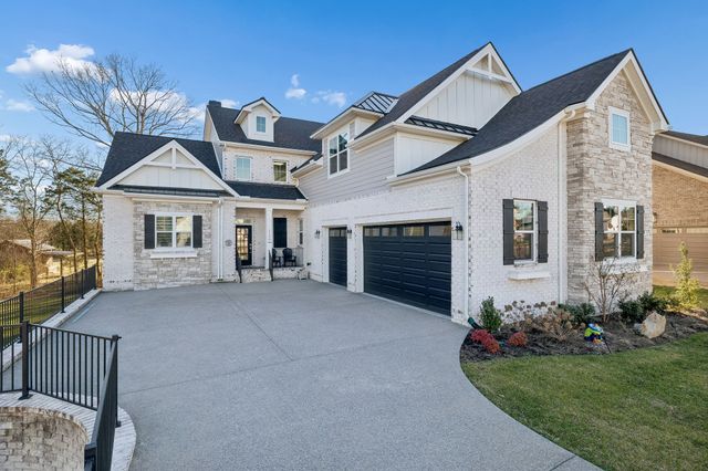 1136 Willow Springs Dr, Lebanon, TN 37087