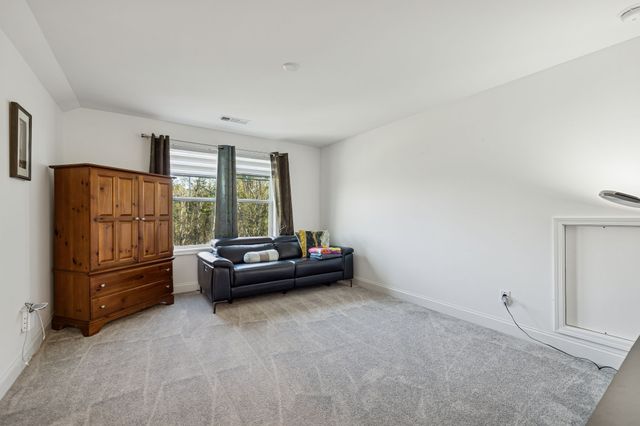 1136 Willow Springs Dr, Lebanon, TN 37087