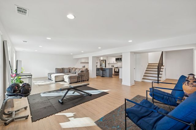 1136 Willow Springs Dr, Lebanon, TN 37087