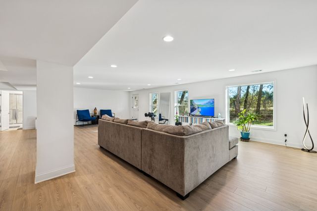 1136 Willow Springs Dr, Lebanon, TN 37087