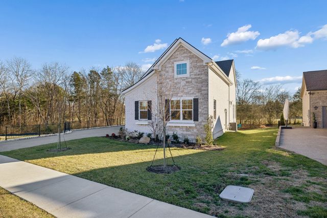 1136 Willow Springs Dr, Lebanon, TN 37087