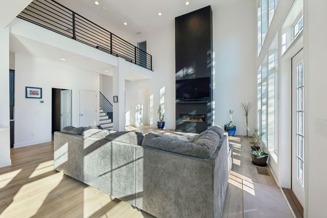 1136 Willow Springs Dr, Lebanon, TN 37087