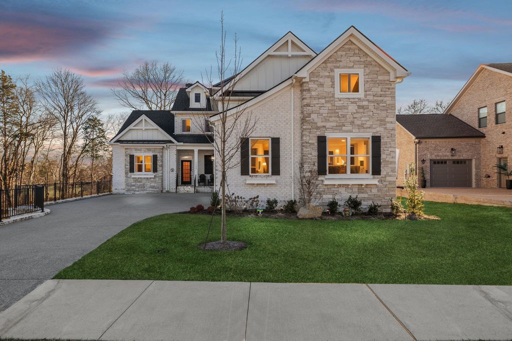 1136 Willow Springs Dr, Lebanon, TN 37087