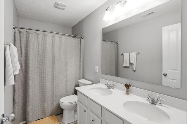 12139 Whisper Ridge Drive, Noblesville, IN 46060