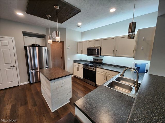 218 Stone Ridge Way, Berea, OH 44017
