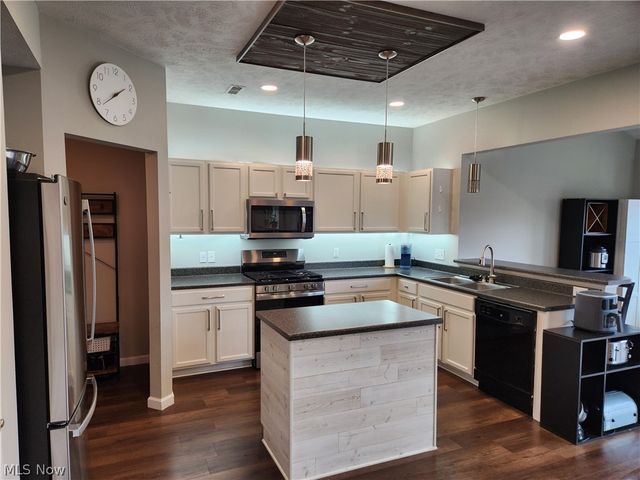 218 Stone Ridge Way, Berea, OH 44017