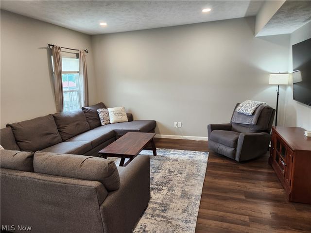 218 Stone Ridge Way, Berea, OH 44017