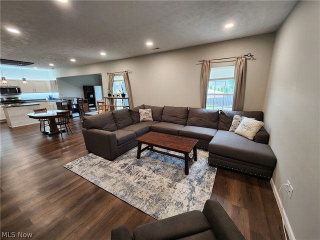 218 Stone Ridge Way, Berea, OH 44017