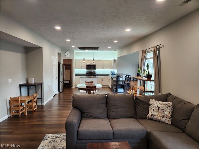 218 Stone Ridge Way, Berea, OH 44017