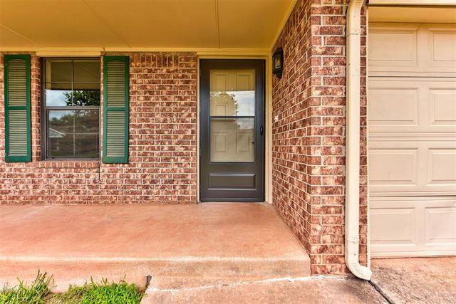 1001 Aspen Court, Moore, OK 73160