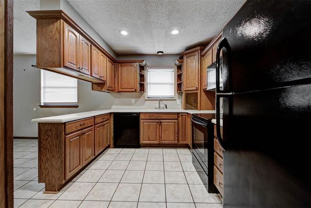 1001 Aspen Court, Moore, OK 73160