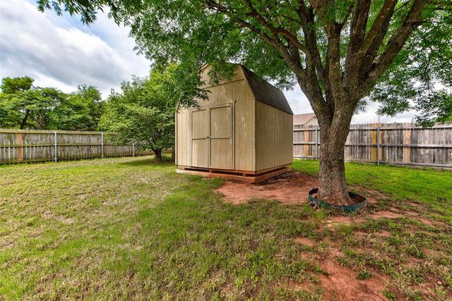 1001 Aspen Court, Moore, OK 73160