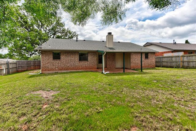 1001 Aspen Court, Moore, OK 73160