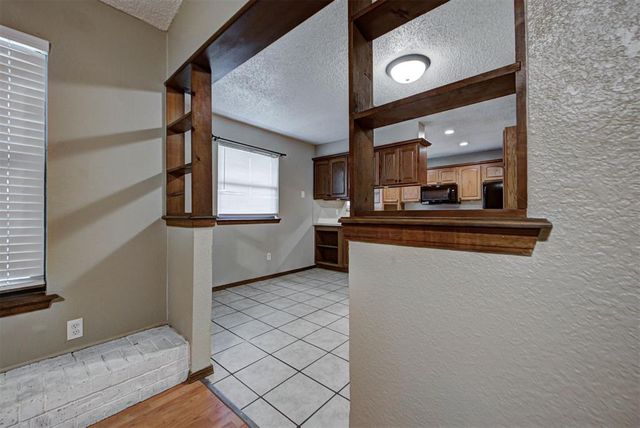 1001 Aspen Court, Moore, OK 73160
