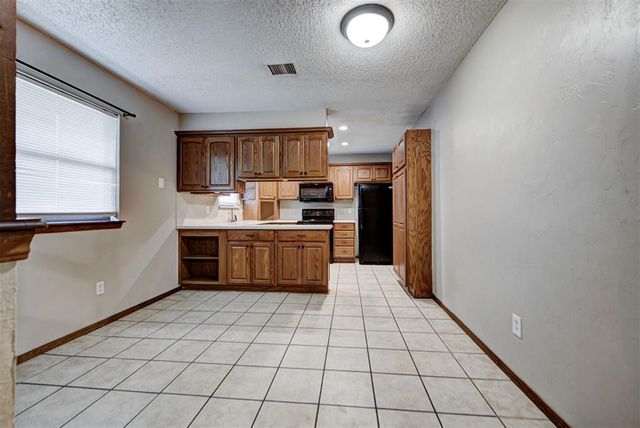 1001 Aspen Court, Moore, OK 73160