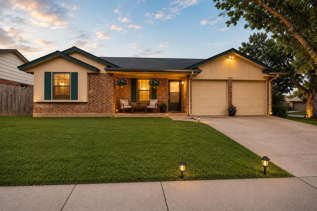 1001 Aspen Court, Moore, OK 73160