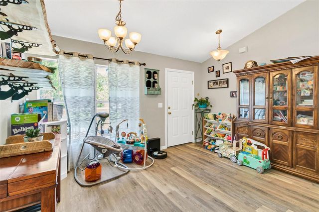 9 SEQUOIA LOOP LANE, Ocklawaha, FL 32179
