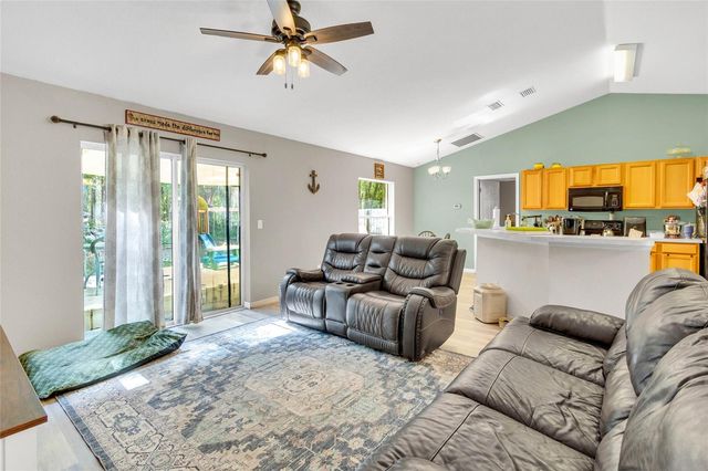 9 SEQUOIA LOOP LANE, Ocklawaha, FL 32179