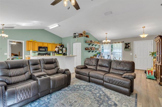 9 SEQUOIA LOOP LANE, Ocklawaha, FL 32179