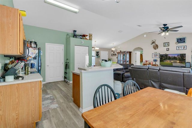 9 SEQUOIA LOOP LANE, Ocklawaha, FL 32179