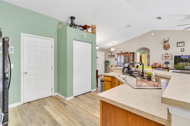 9 SEQUOIA LOOP LANE, Ocklawaha, FL 32179