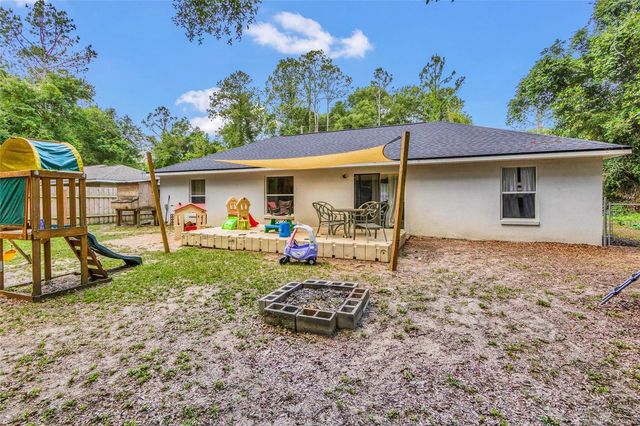 9 SEQUOIA LOOP LANE, Ocklawaha, FL 32179