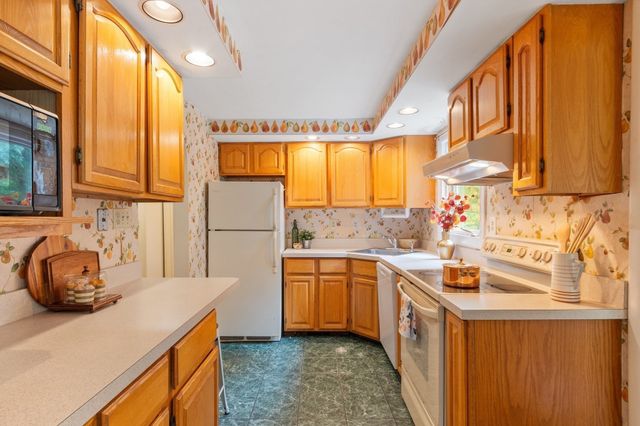 74 Davidson Rd, Boxborough, MA 01719