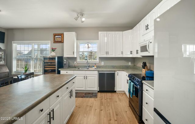 9 Ebb Tide Court, Harbor Island, SC 29920