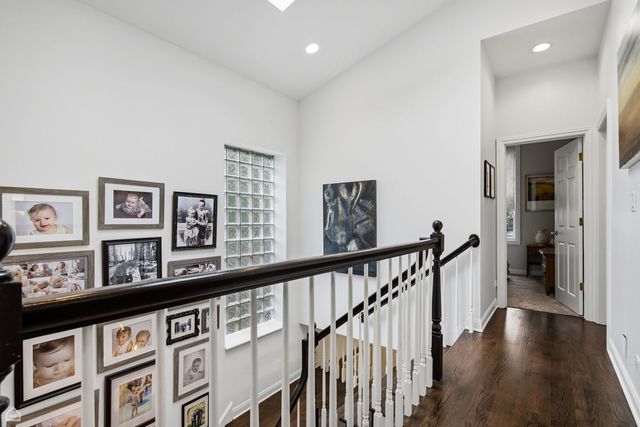 1310 W Roscoe Street, Chicago, IL 60657