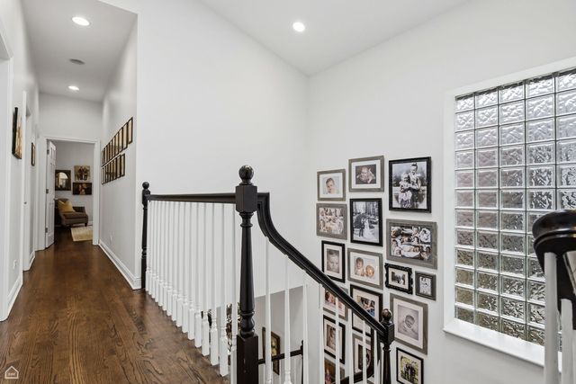 1310 W Roscoe Street, Chicago, IL 60657