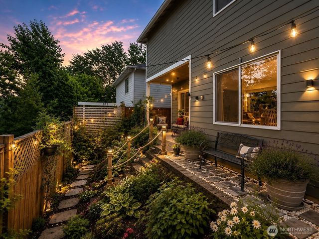 2744 S 120th Place, Seattle, WA 98168