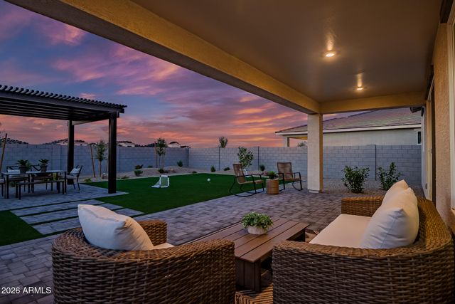 2902 E VILLA Avenue, San Tan Valley, AZ 85143