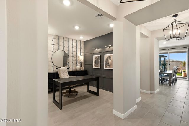 2902 E VILLA Avenue, San Tan Valley, AZ 85143