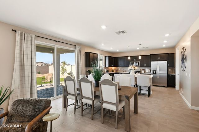 2902 E VILLA Avenue, San Tan Valley, AZ 85143