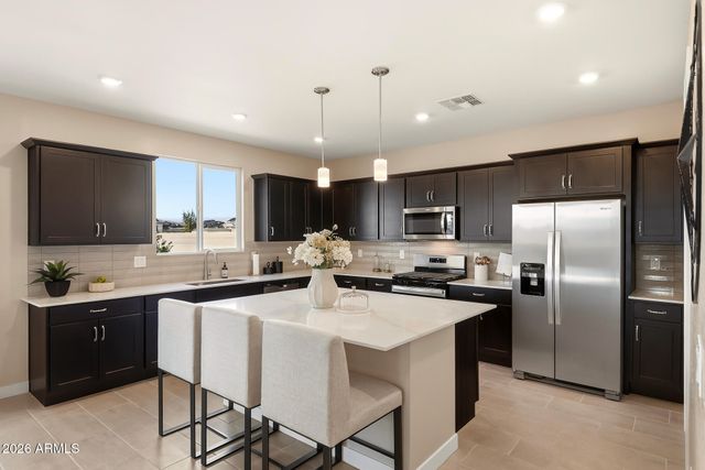 2902 E VILLA Avenue, San Tan Valley, AZ 85143