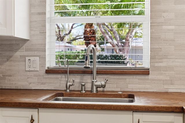 1618 SAN CHARLES DRIVE, Dunedin, FL 34698