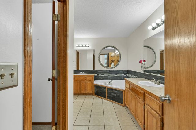 228 N Prescott Circle, Wichita, KS 67212