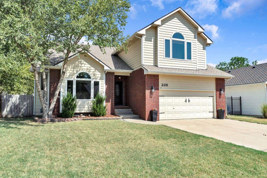 228 N Prescott Circle, Wichita, KS 67212