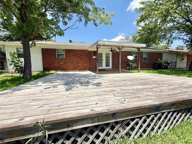 160 Bob White Road, Denison, TX 75020