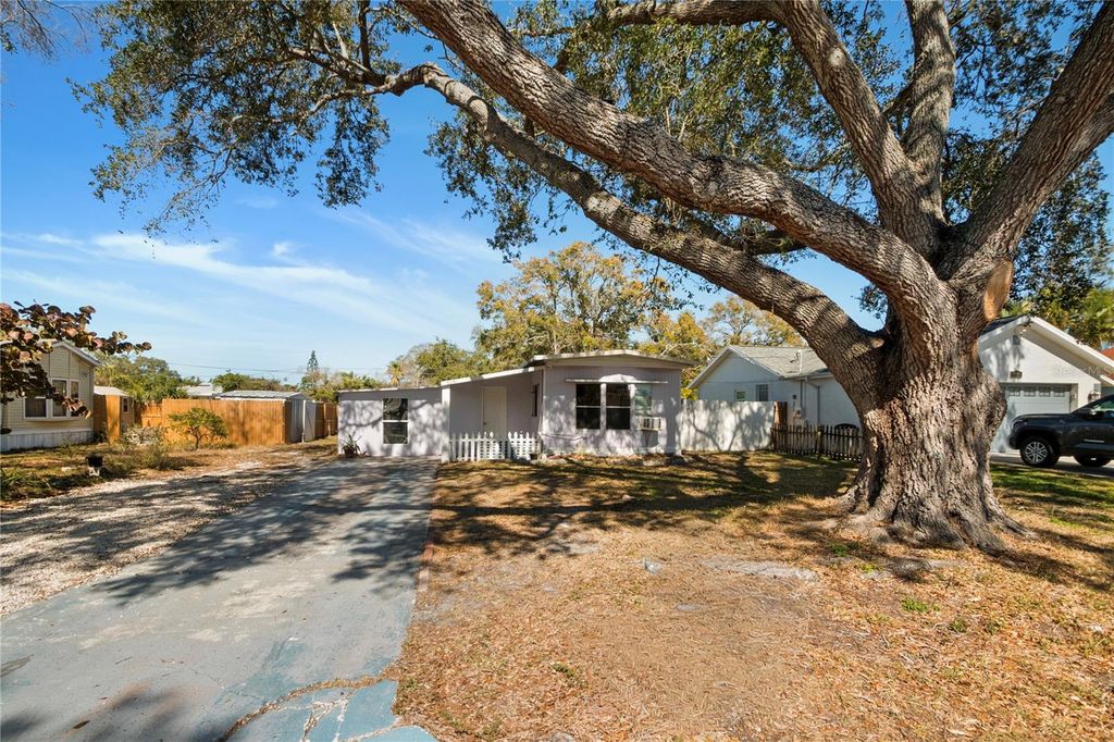 Image 5 of property listing at 6091 82ND TERRACE N, Pinellas Park, FL 33781