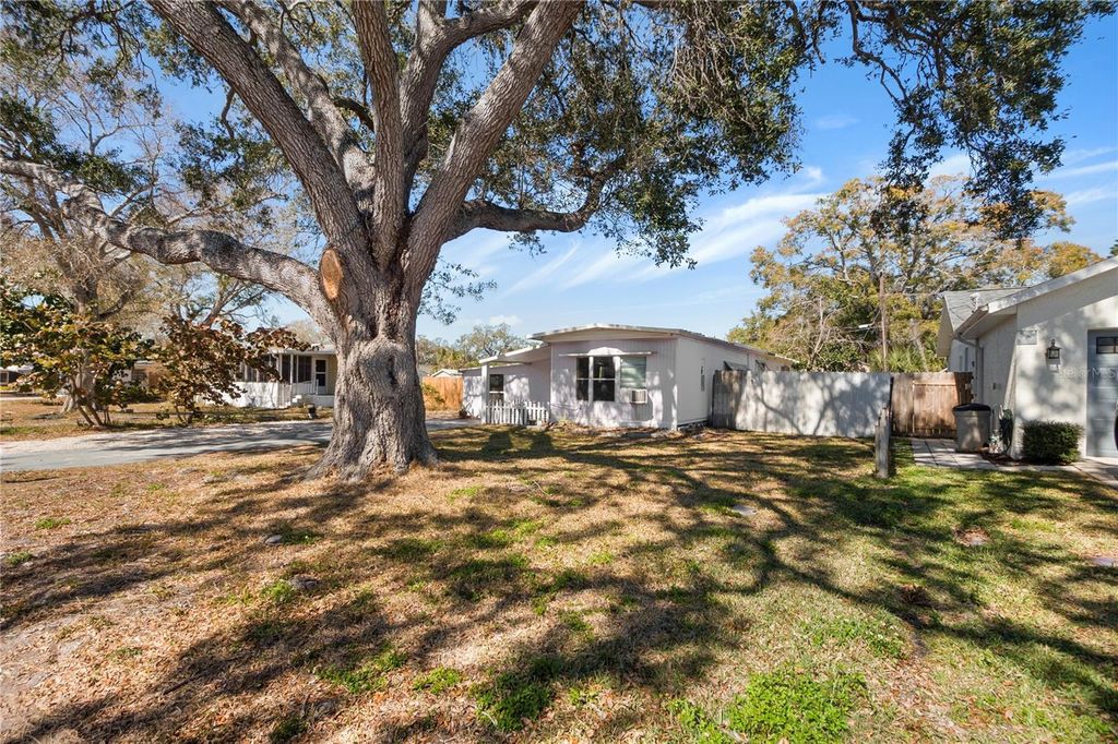 Image 7 of property listing at 6091 82ND TERRACE N, Pinellas Park, FL 33781